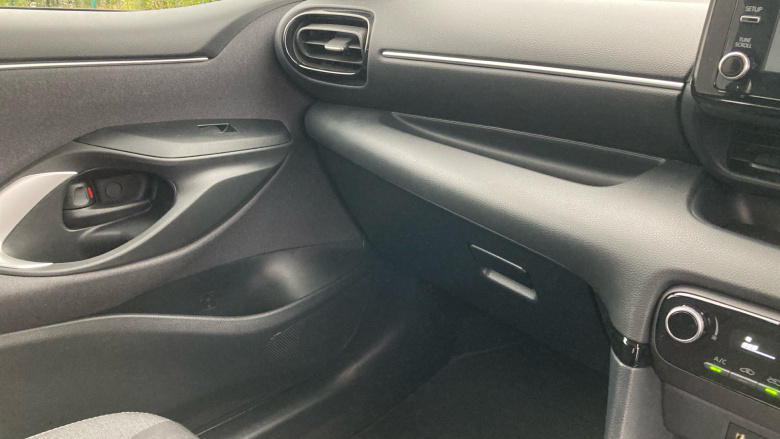 Toyota Yaris 1.5 Hybrid Design 5dr CVT Hybrid Hatchback